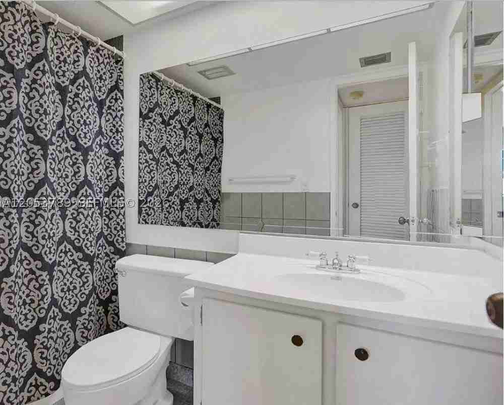 4047 Nw 16th St #403 - Photo 6 of 15