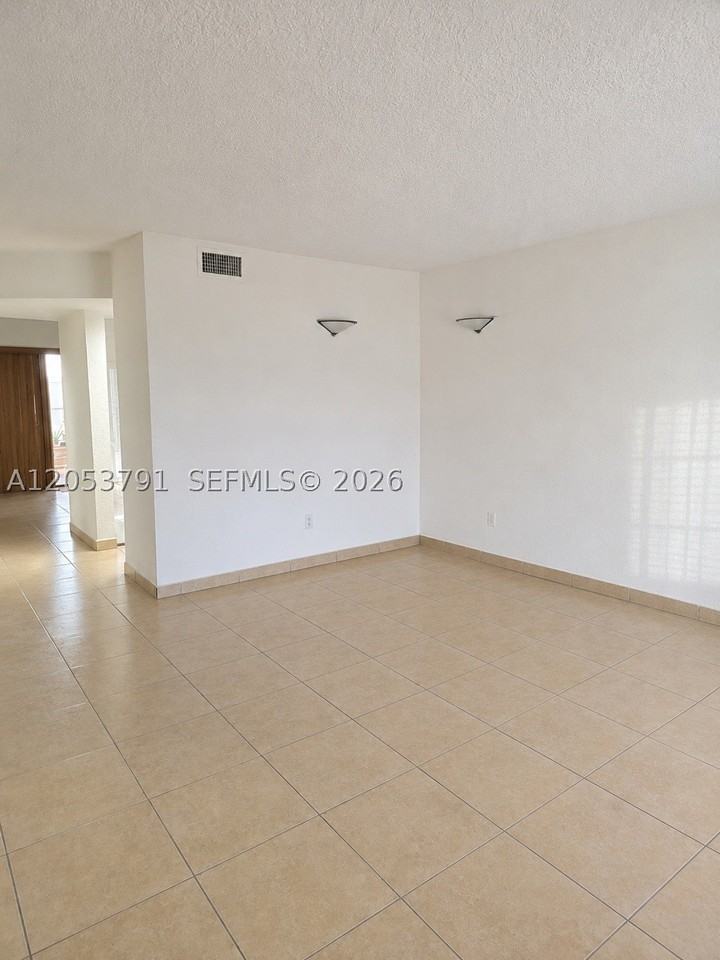1705 W 58th St #B27 - Photo 2 of 23