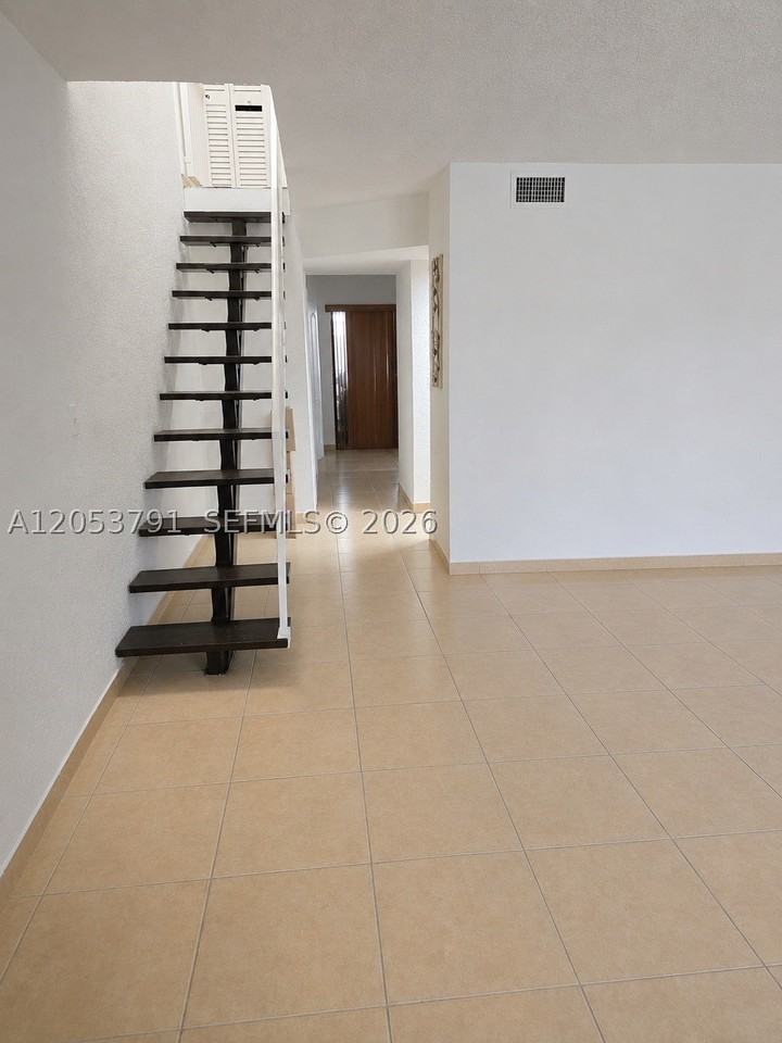 1705 W 58th St #B27 - Photo 3 of 23