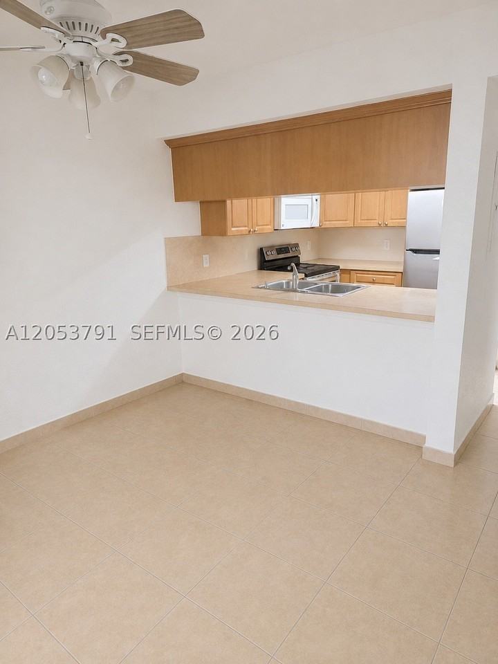 1705 W 58th St #B27 - Photo 6 of 23