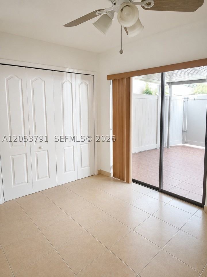 1705 W 58th St #B27 - Photo 7 of 23