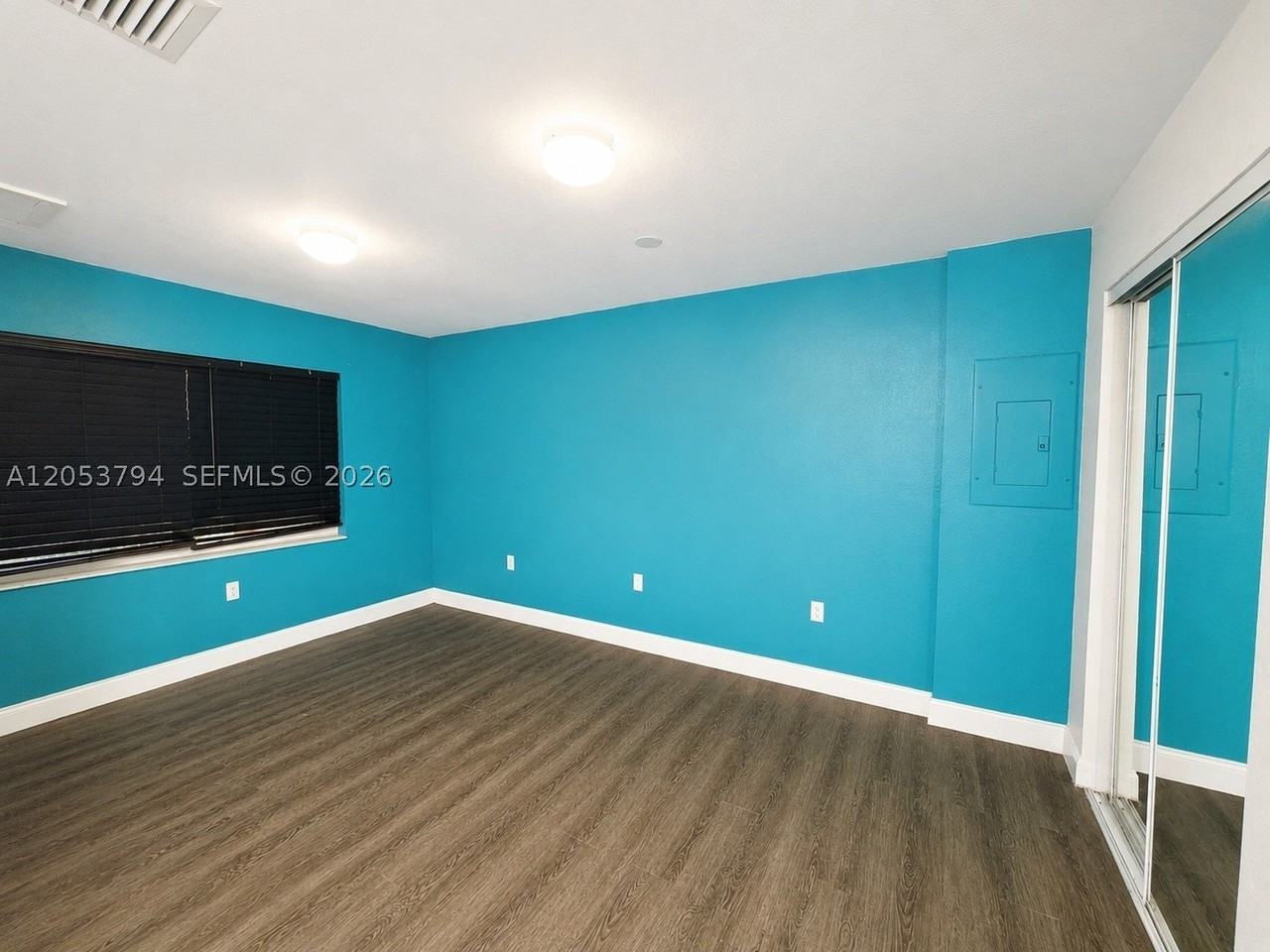 985 Sw 10th St #3 - Photo 5 of 9