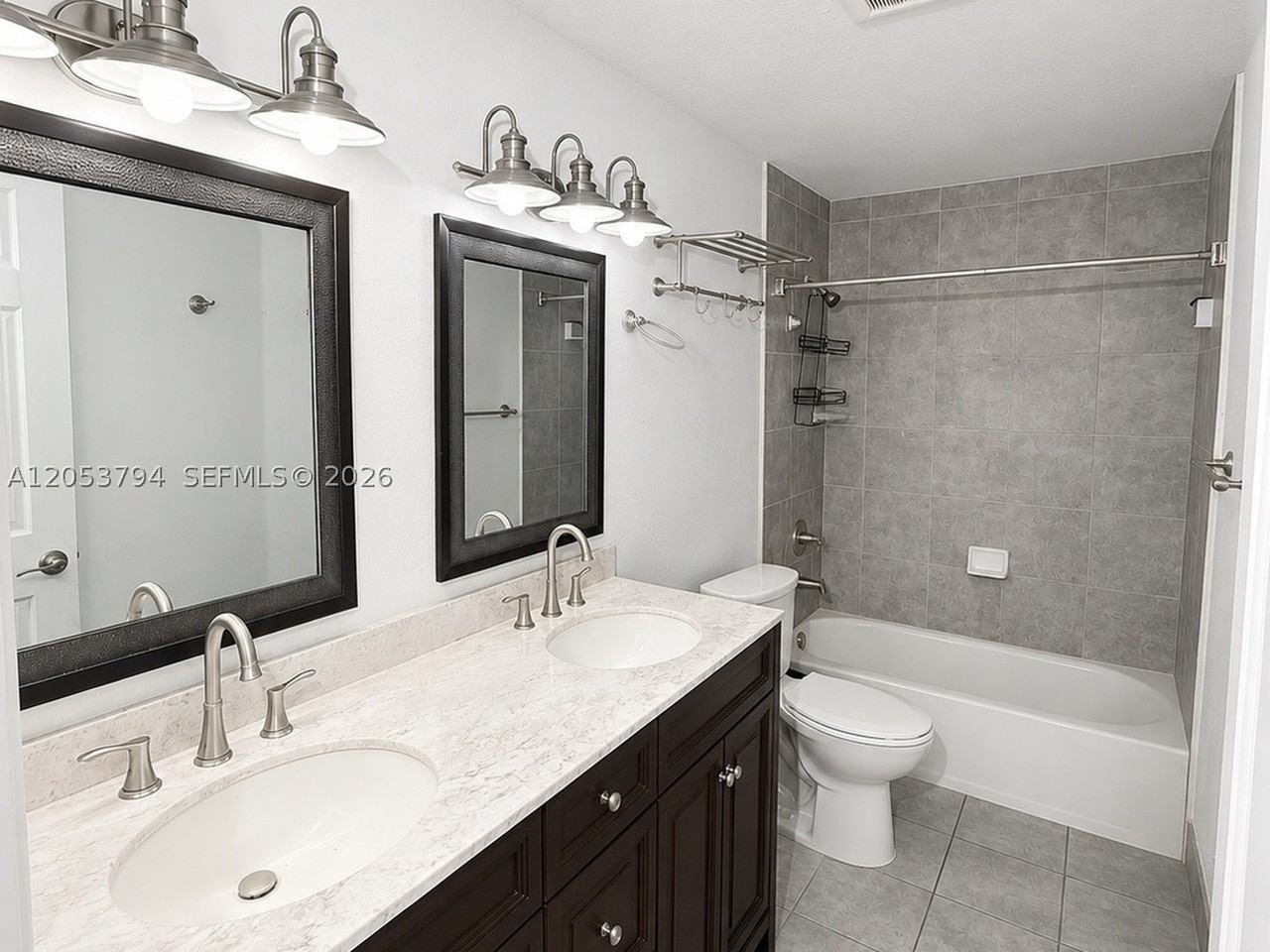 985 Sw 10th St #3 - Photo 7 of 9