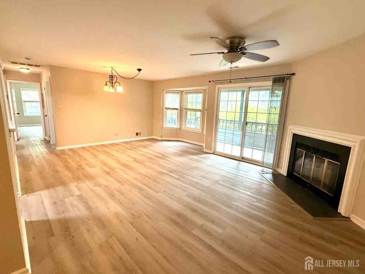 902 Woodhaven Dr - Photo 3 of 21