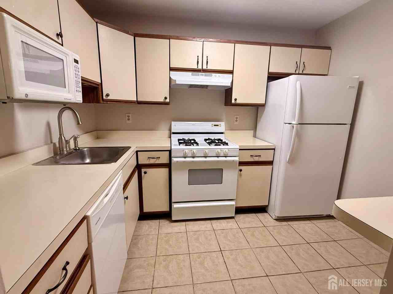 902 Woodhaven Dr - Photo 5 of 21