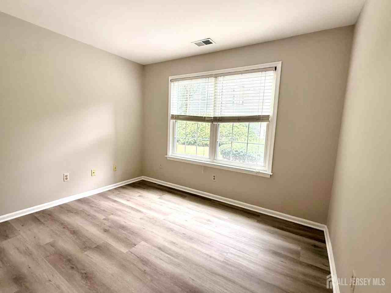 902 Woodhaven Dr - Photo 7 of 21