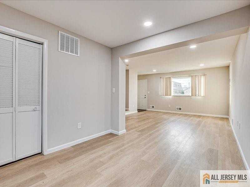 11 Hyde Ave - Photo 5 of 24