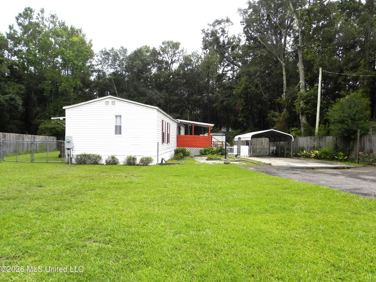 18265 Robin Oaks Dr - Photo 2 of 35