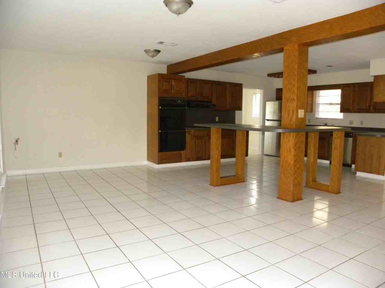 2507 Parkway Rd - Photo 4 of 38