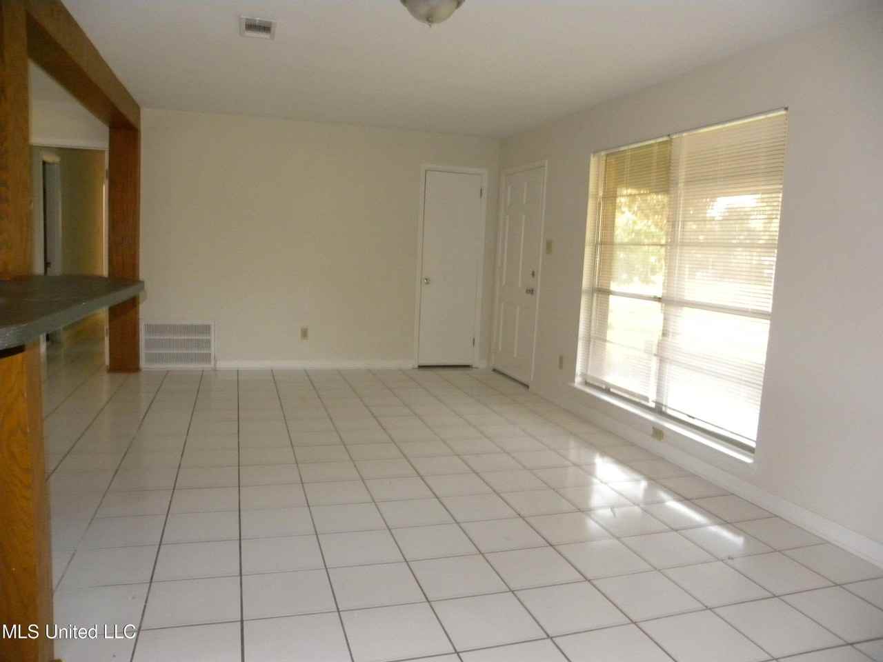 2507 Parkway Rd - Photo 5 of 38