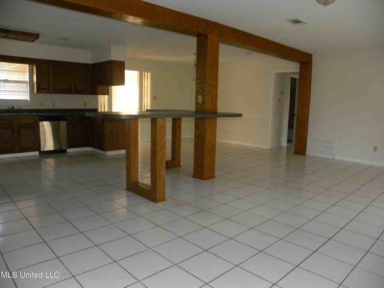 2507 Parkway Rd - Photo 6 of 38