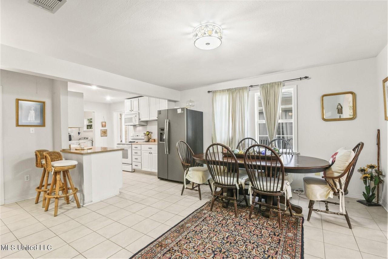 400 Ulman Ave - Photo 4 of 15