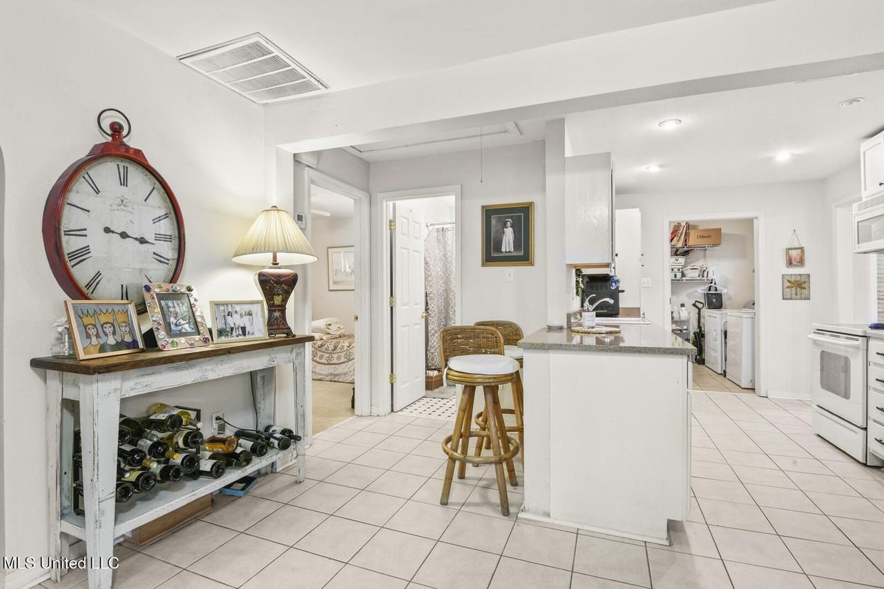 400 Ulman Ave - Photo 5 of 15