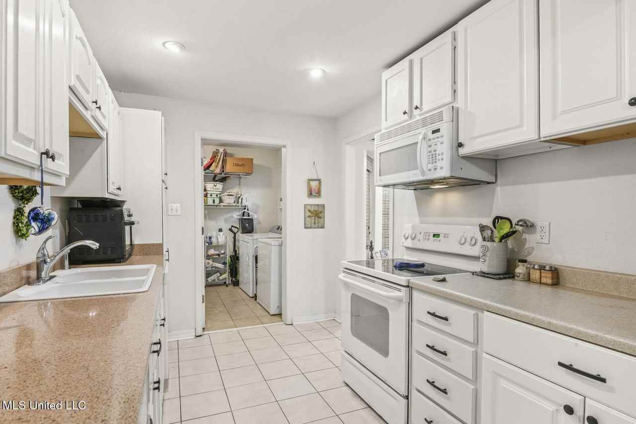 400 Ulman Ave - Photo 6 of 15