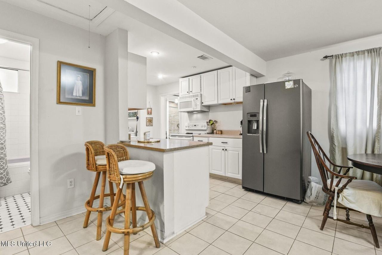 400 Ulman Ave - Photo 7 of 15