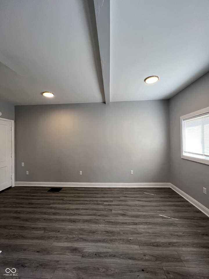 129 W Hendricks St #6 - Photo 5 of 20