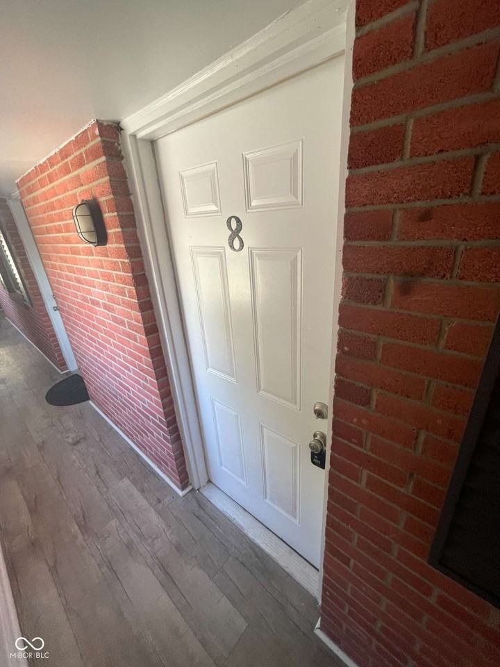 135 W Hendricks St #8 - Photo 2 of 17