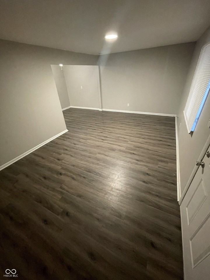 135 W Hendricks St #8 - Photo 3 of 17