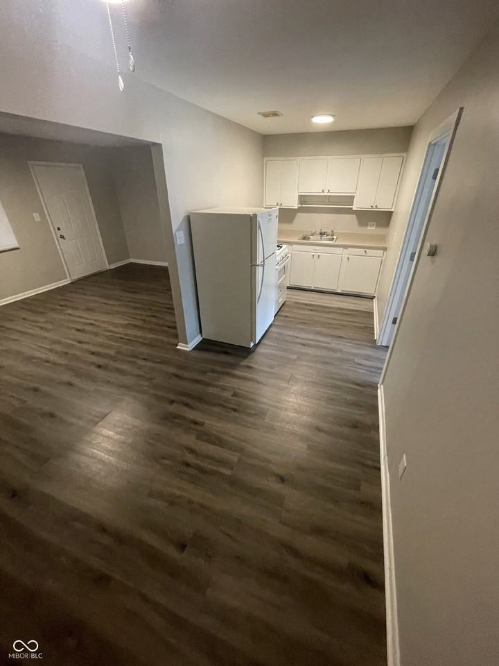 135 W Hendricks St #8 - Photo 5 of 17
