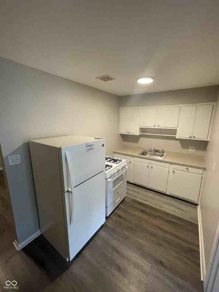 135 W Hendricks St #8 - Photo 6 of 17