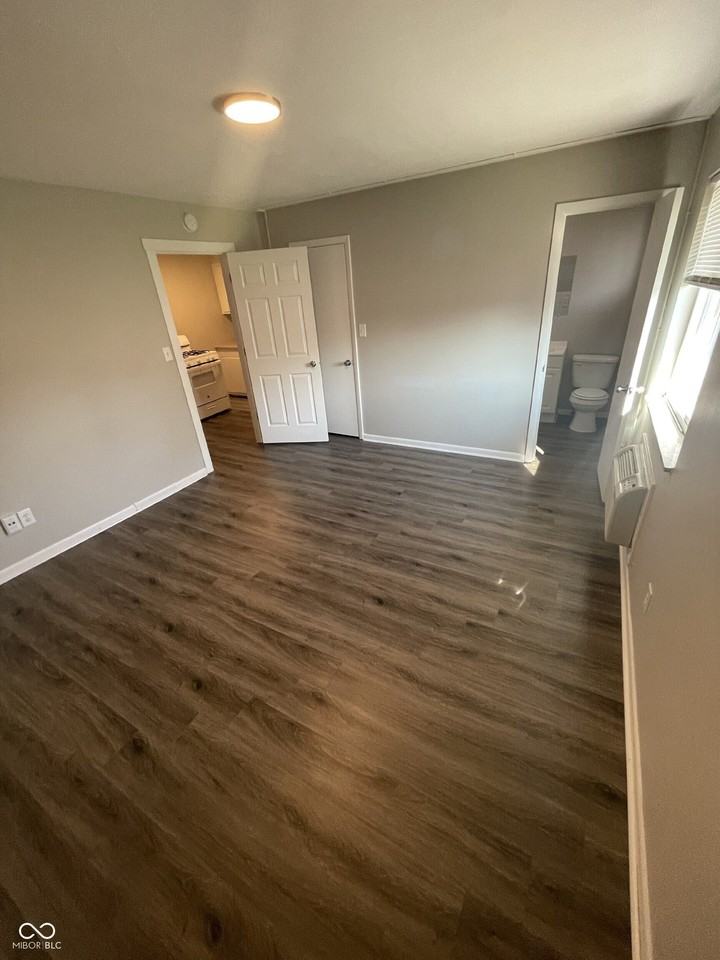 135 W Hendricks St #8 - Photo 7 of 17