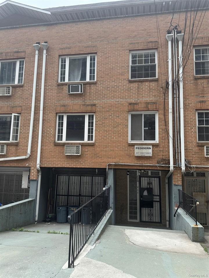 776 Lincoln Ave