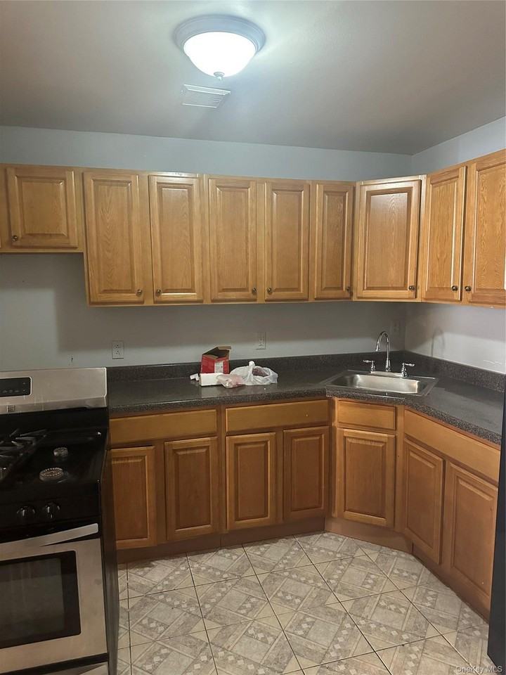 776 Lincoln Ave - Photo 2 of 9