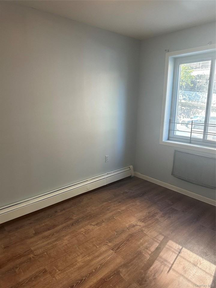 776 Lincoln Ave - Photo 7 of 9