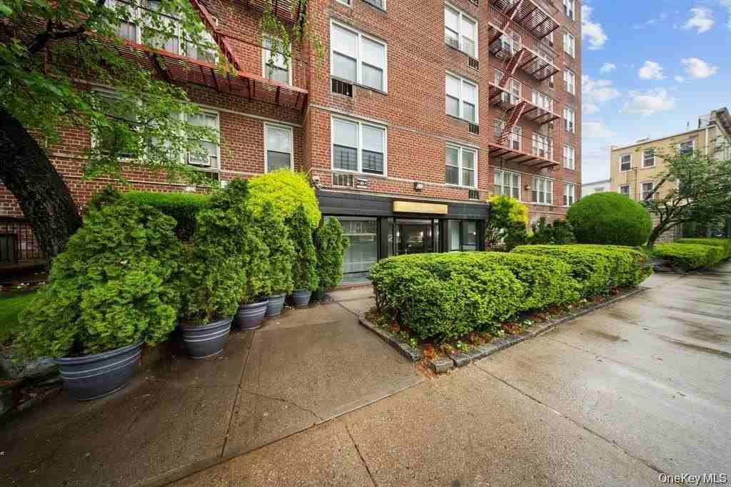 720 E 31st St #3G - Photo 2 of 25
