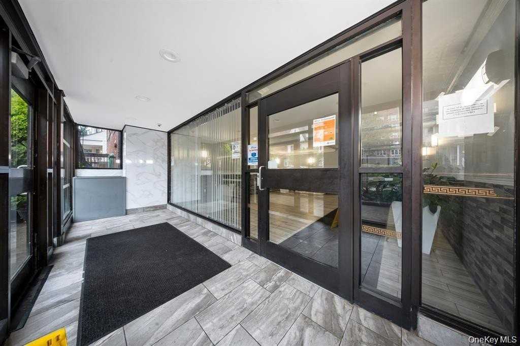 720 E 31st St #3G - Photo 5 of 25