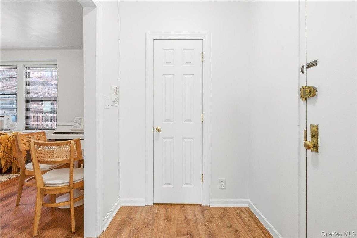 6264 Saunders St #3P - Photo 7 of 23