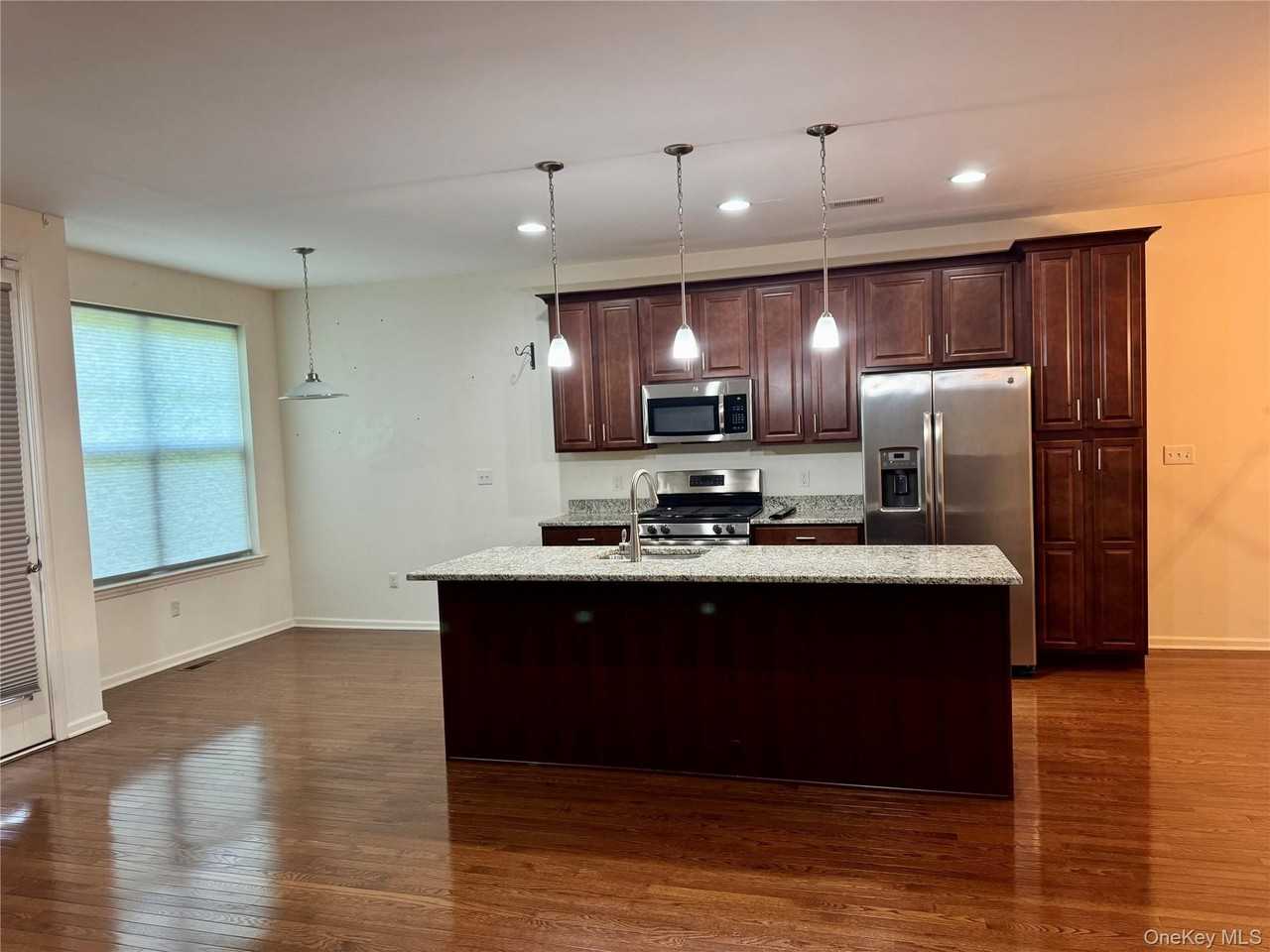 127 Meadow View Dr - Photo 3 of 20