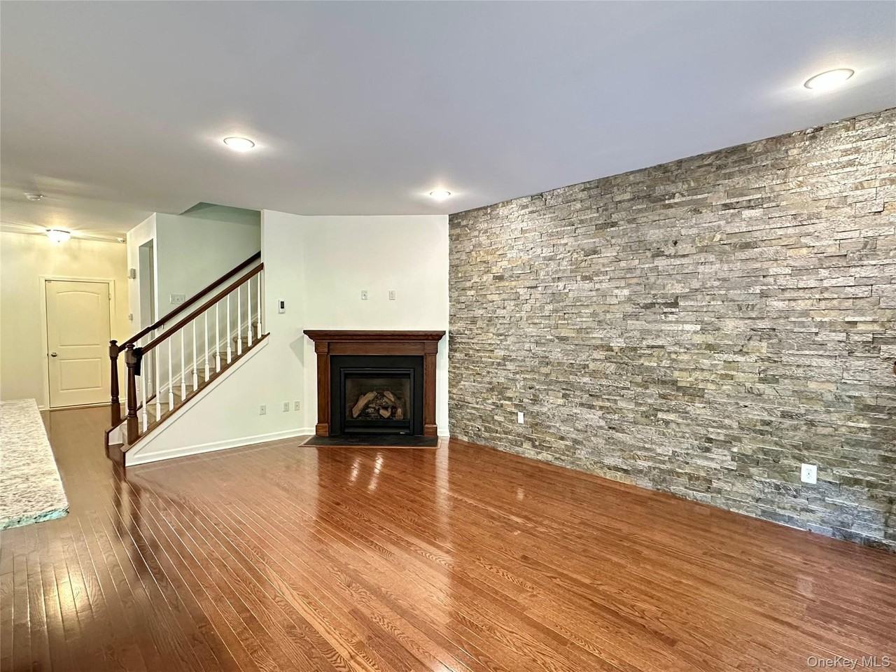 127 Meadow View Dr - Photo 7 of 20