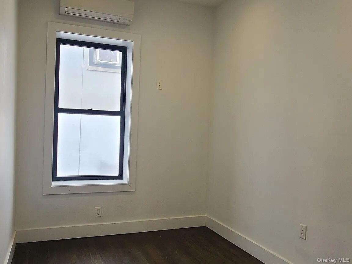 550 Howard Ave #2R - Photo 2 of 6