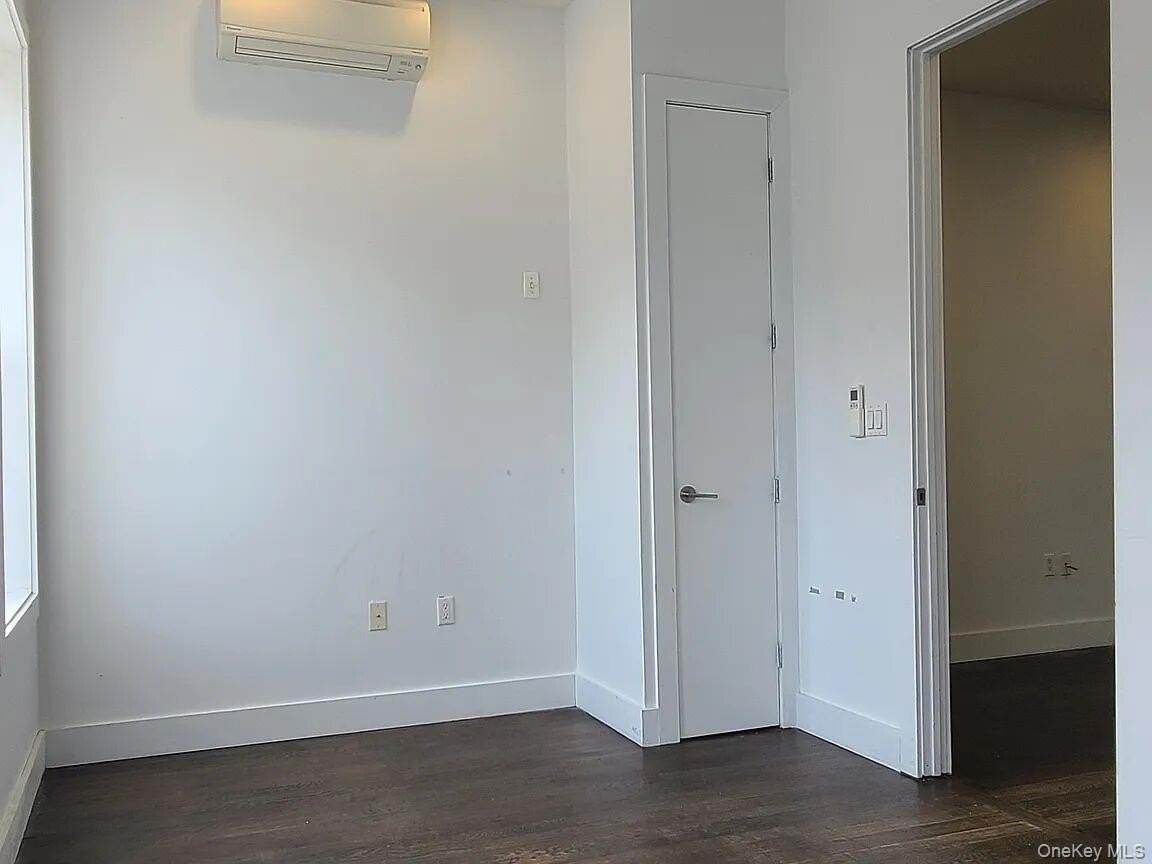 550 Howard Ave #2R - Photo 3 of 6