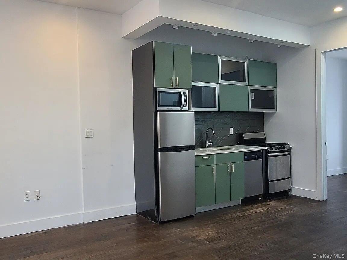 550 Howard Ave #2R - Photo 6 of 6