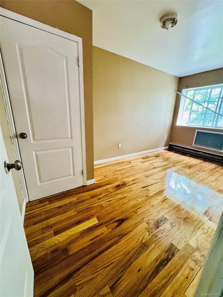 18915 117th Rd #2ndFL - Photo 3 of 10