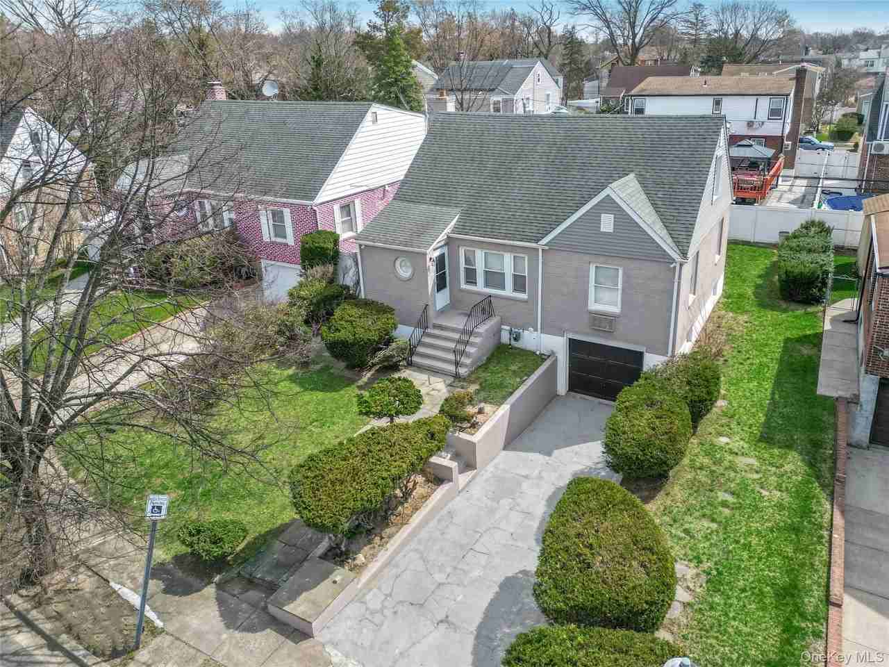 5 Hawthorne Ln - Photo 2 of 42