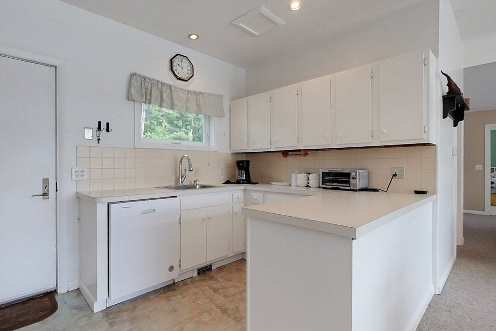 181 Peninsula Dr - Photo 3 of 26