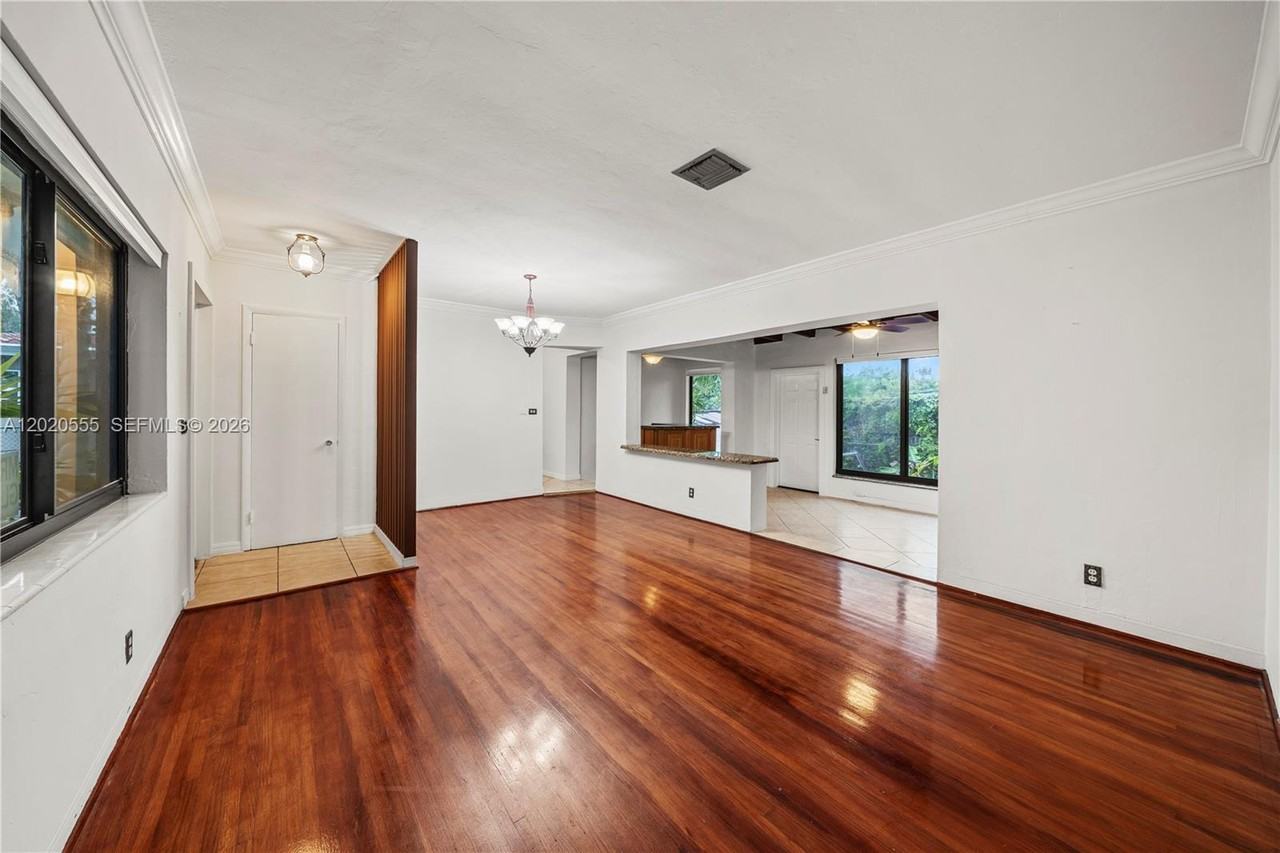 8311 Sw 34th Ter - Photo 3 of 8