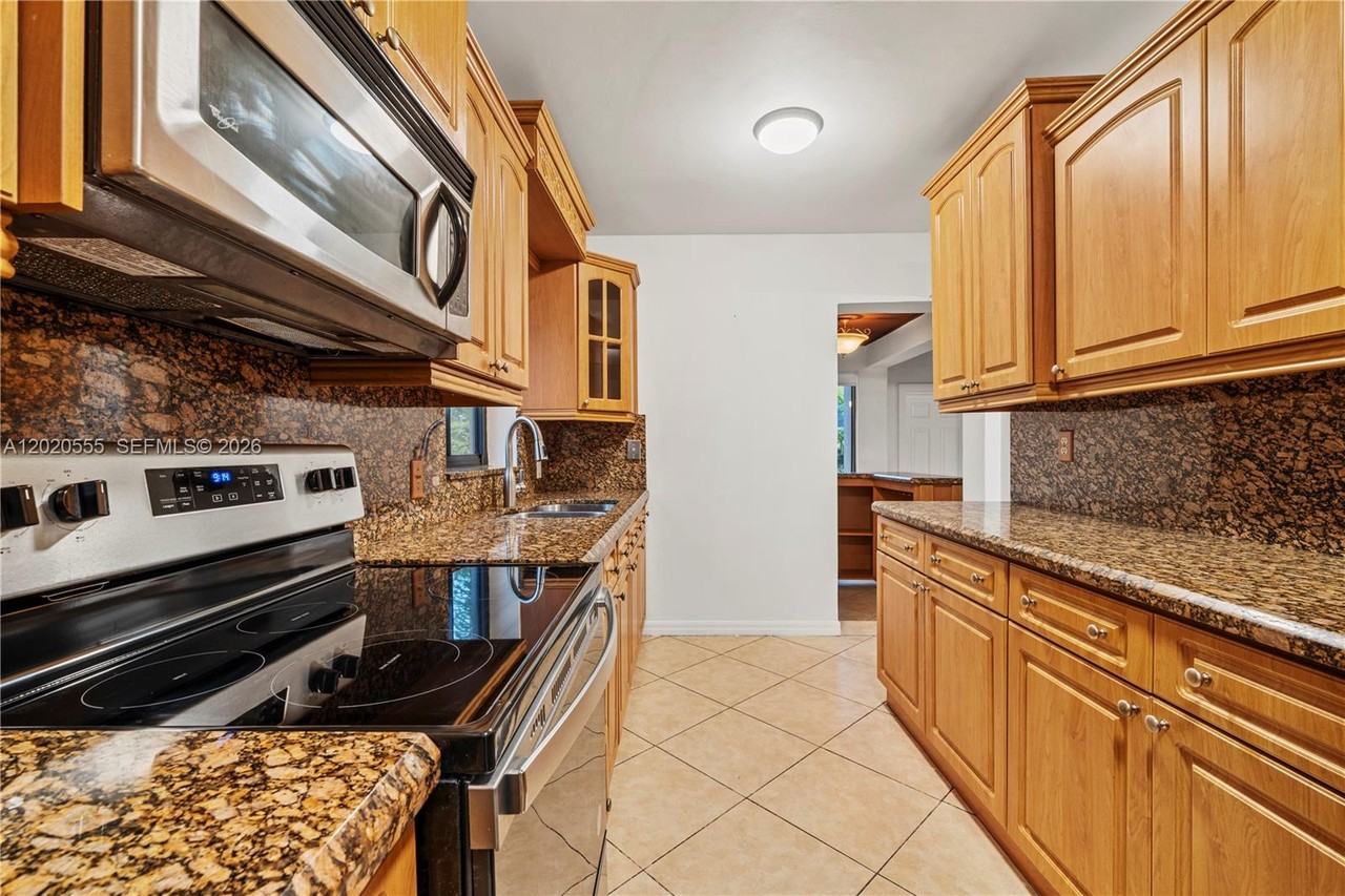 8311 Sw 34th Ter - Photo 6 of 8
