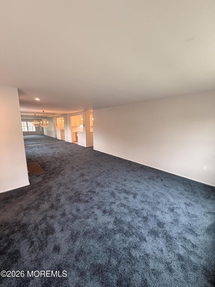 36 Racquet Rd - Photo 2 of 23