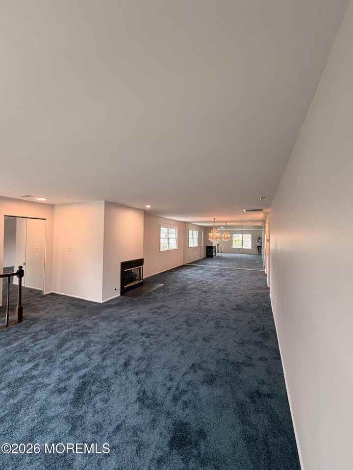 36 Racquet Rd - Photo 3 of 23