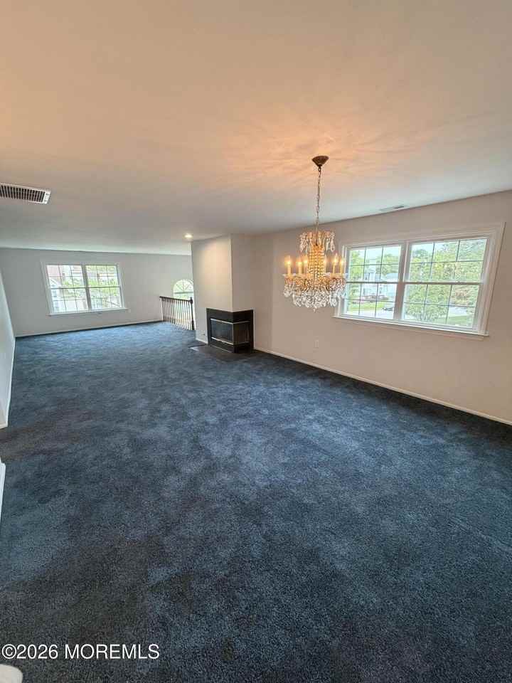 36 Racquet Rd - Photo 5 of 23