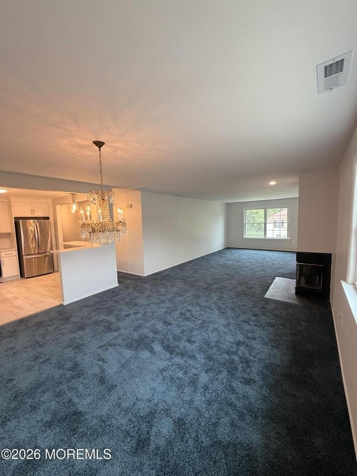 36 Racquet Rd - Photo 7 of 23