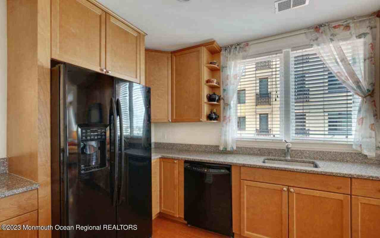 1501 Ocean Ave #2413 - Photo 4 of 12