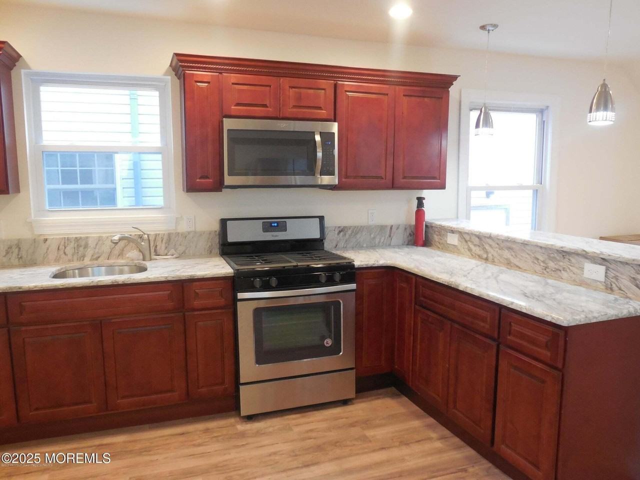 538 Myrtle Ave - Photo 3 of 11