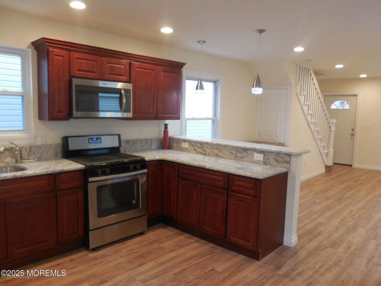 538 Myrtle Ave - Photo 4 of 11