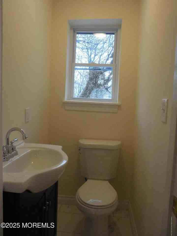 538 Myrtle Ave - Photo 5 of 11