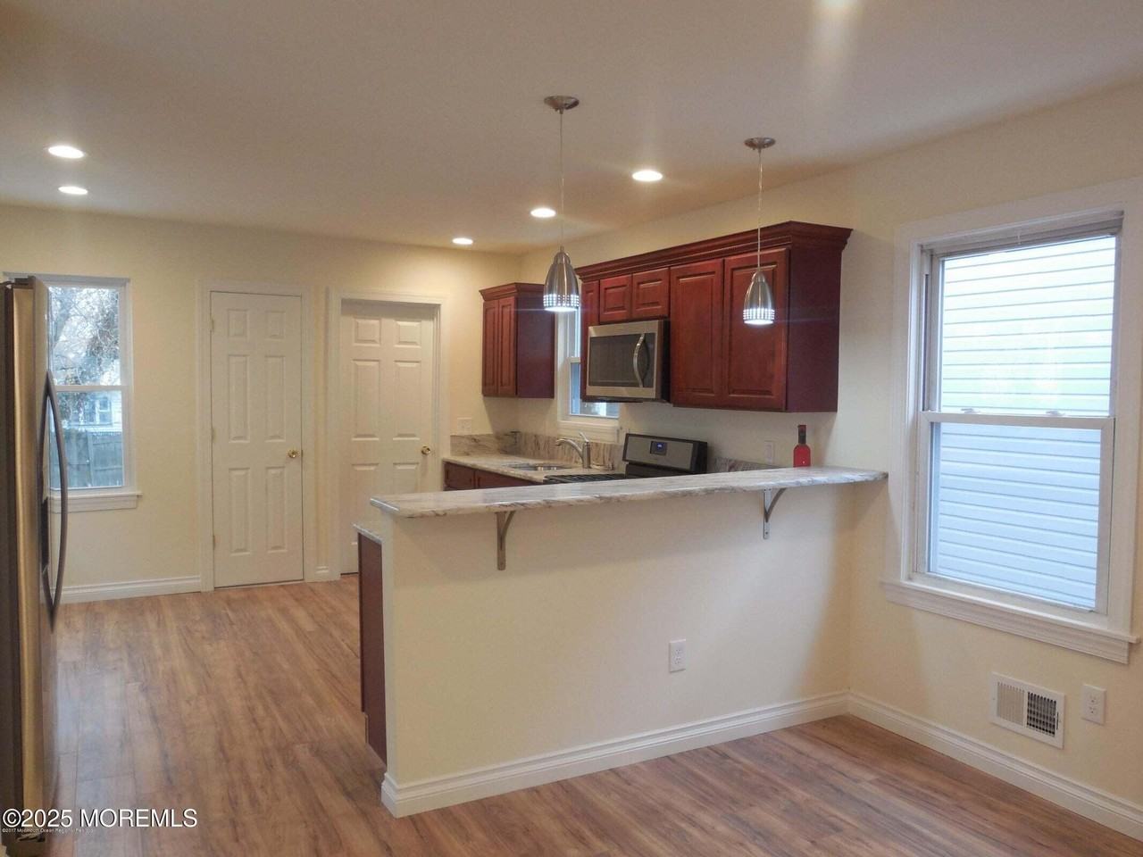 538 Myrtle Ave - Photo 6 of 11